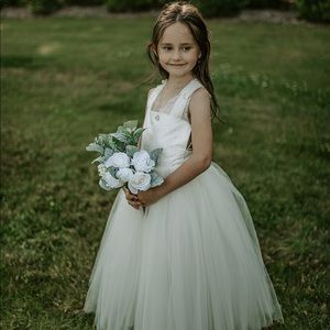 Amalee Accessories size 4 Flower Girl Dress